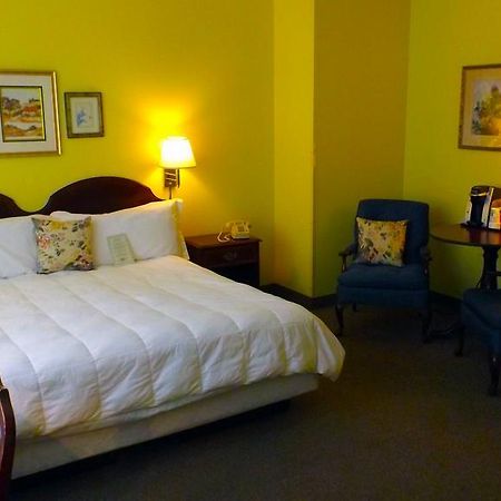 Higher Ground Hotel Independence Bagian luar foto