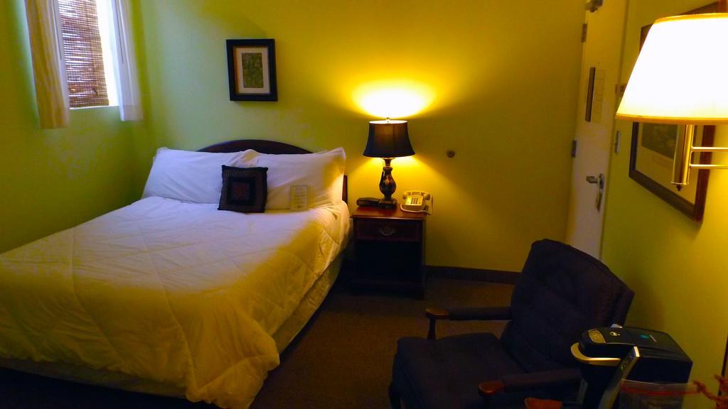 Higher Ground Hotel Independence Bagian luar foto