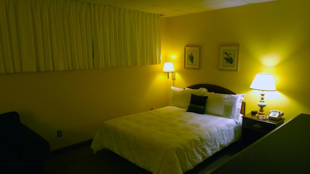 Higher Ground Hotel Independence Bagian luar foto
