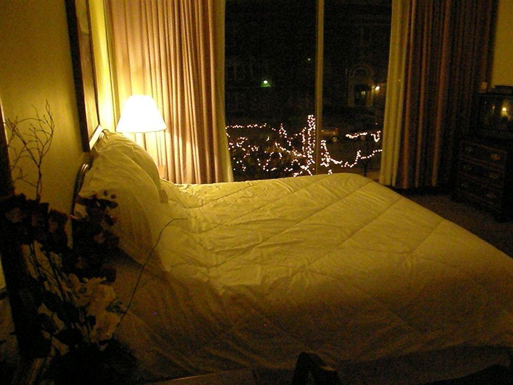 Higher Ground Hotel Independence Bagian luar foto