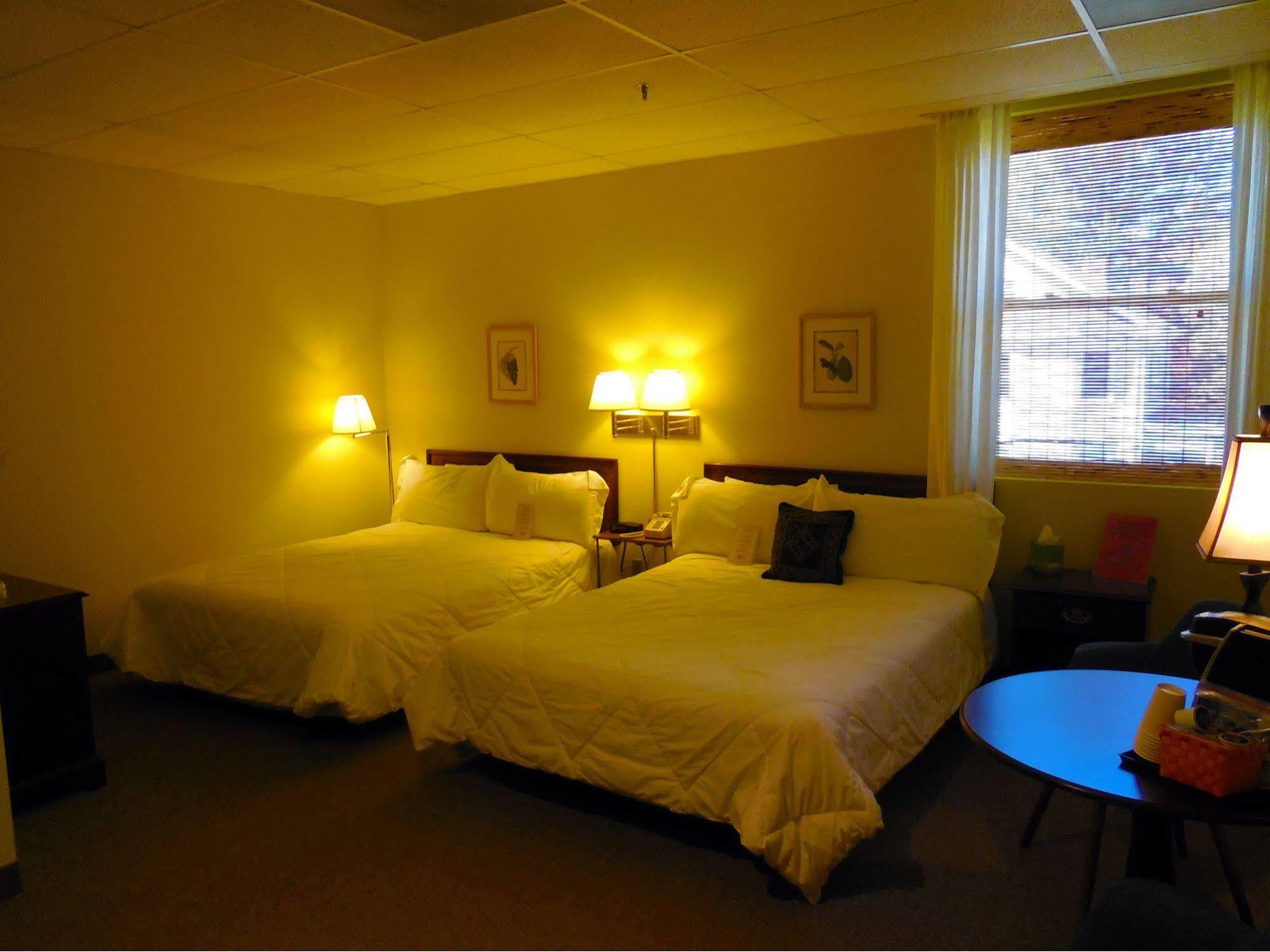 Higher Ground Hotel Independence Bagian luar foto