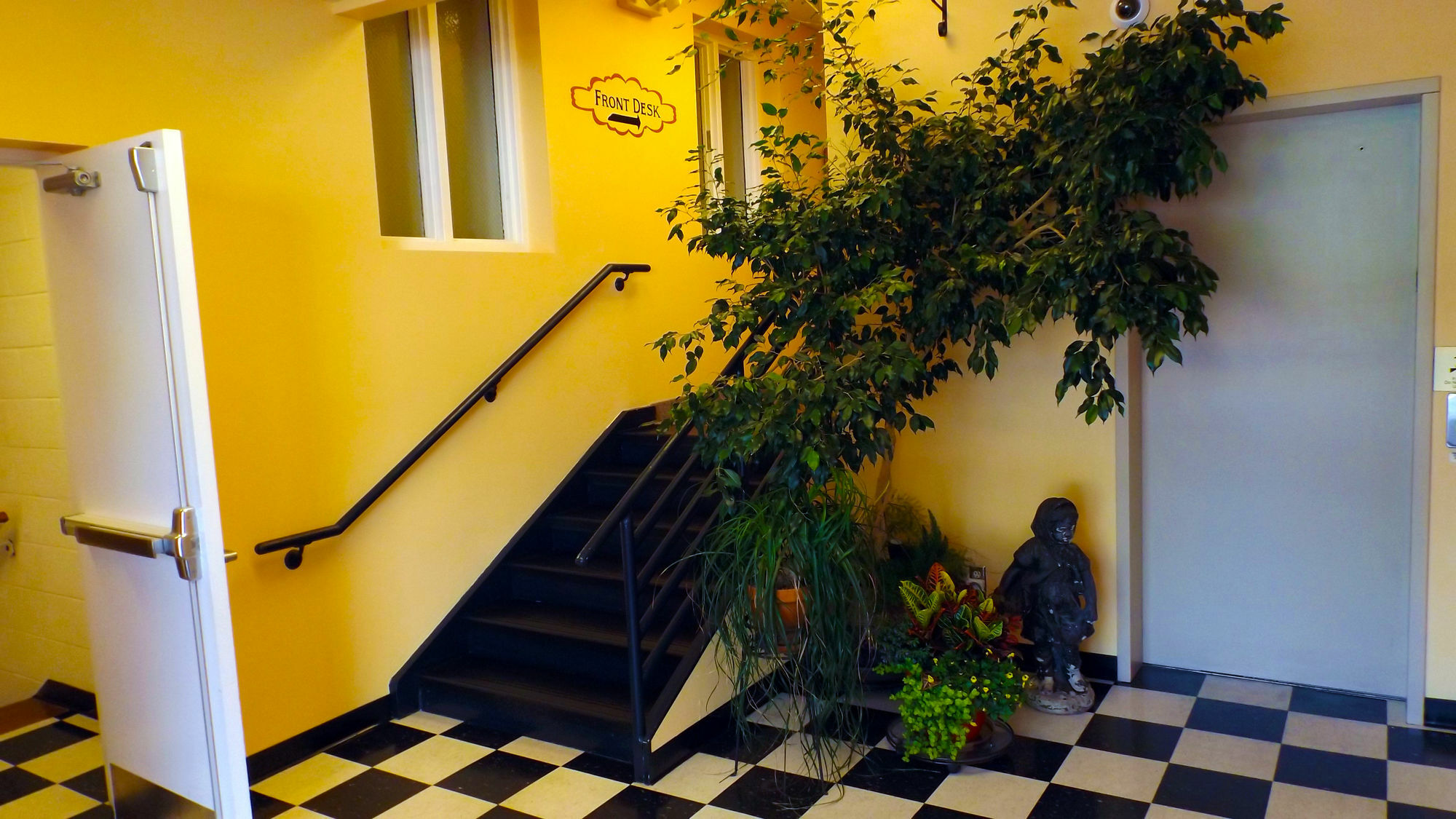 Higher Ground Hotel Independence Bagian luar foto